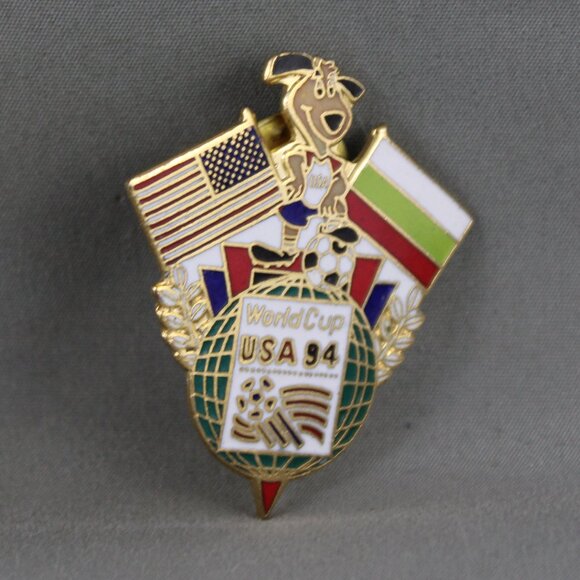 1994 Soccer World Cup Pin - Team Bulgaria Dual Flag by Peter David - Metal Pin - Picture 1 of 3